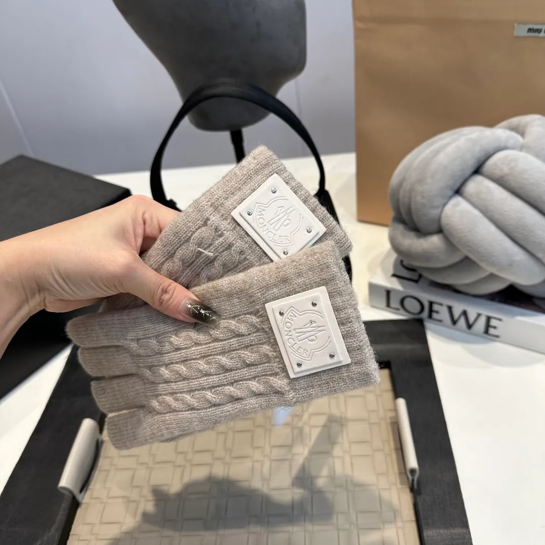 P50 Moncler Suede Gloves for Women with Mouth Mouth, Winter Velvet and Thickened Touch Screen Cycling Bike to Keep Cold and Warm