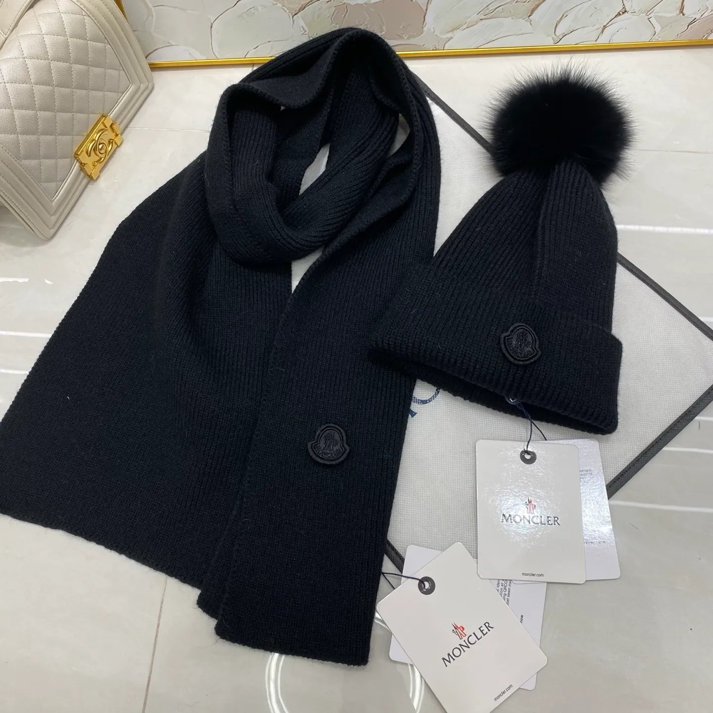 Moncler Mouth Covered Cashmere Knitted Hat (Fox Fur Ball) + Scarf🧣