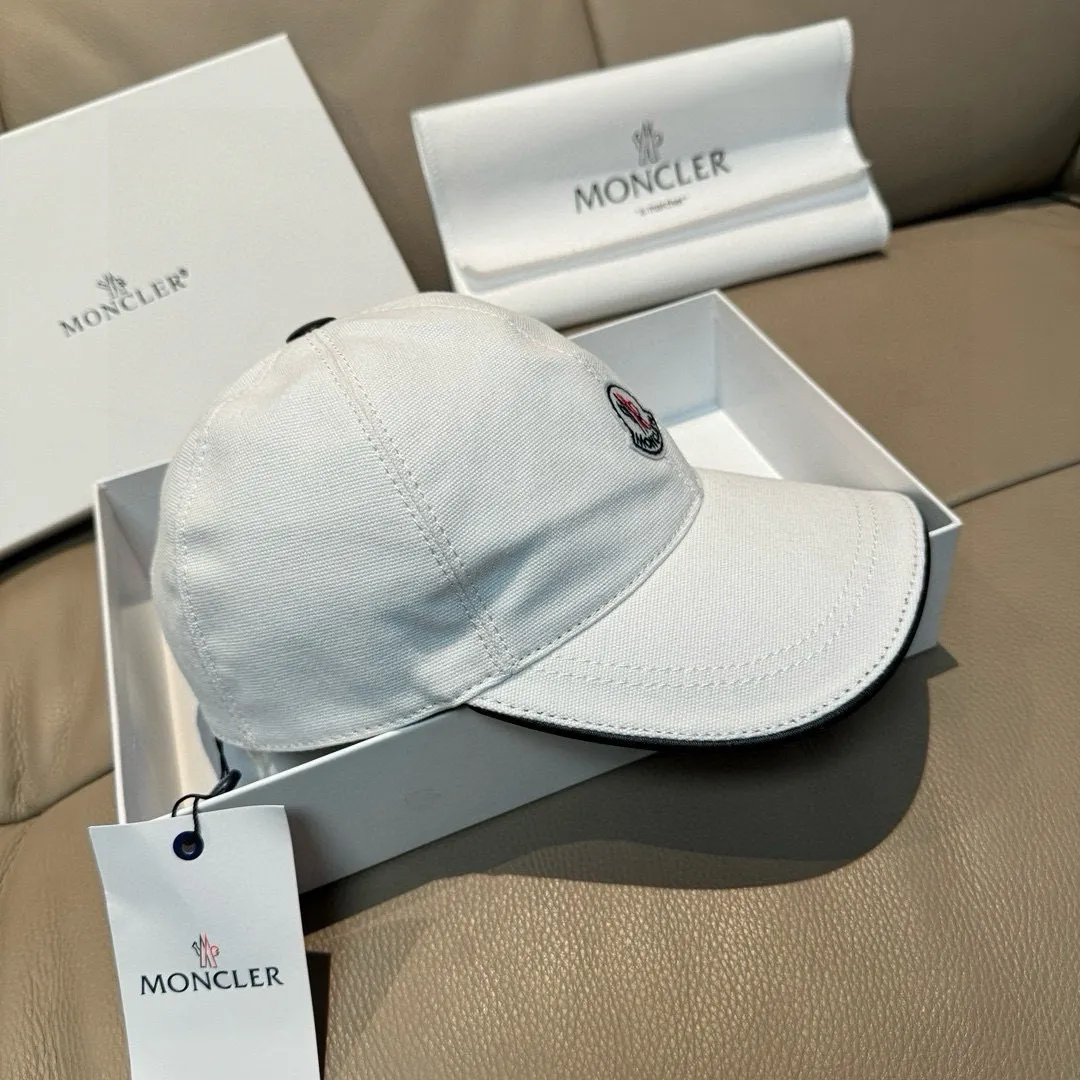 p90., Moncler's new original baseball cap, 1:1 mold opening at the counter, new three-dimensional embroidery, original canvas + first-layer cowhide, pure cotton lining, light and breathable! The quality is great, the basic head circumference is 56cm, and the patch is adjustable.
