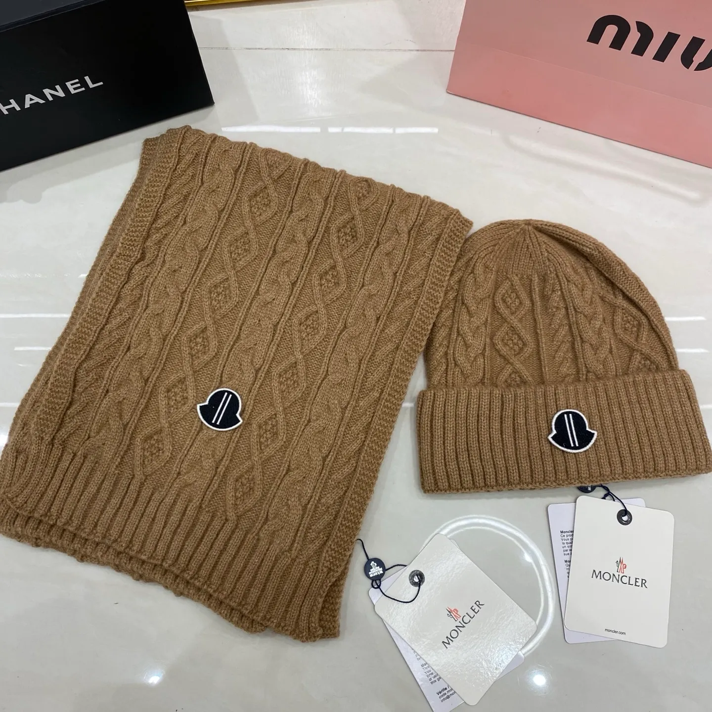 Moncler cashmere suit: scarf 🧣/cashmere knitted hat