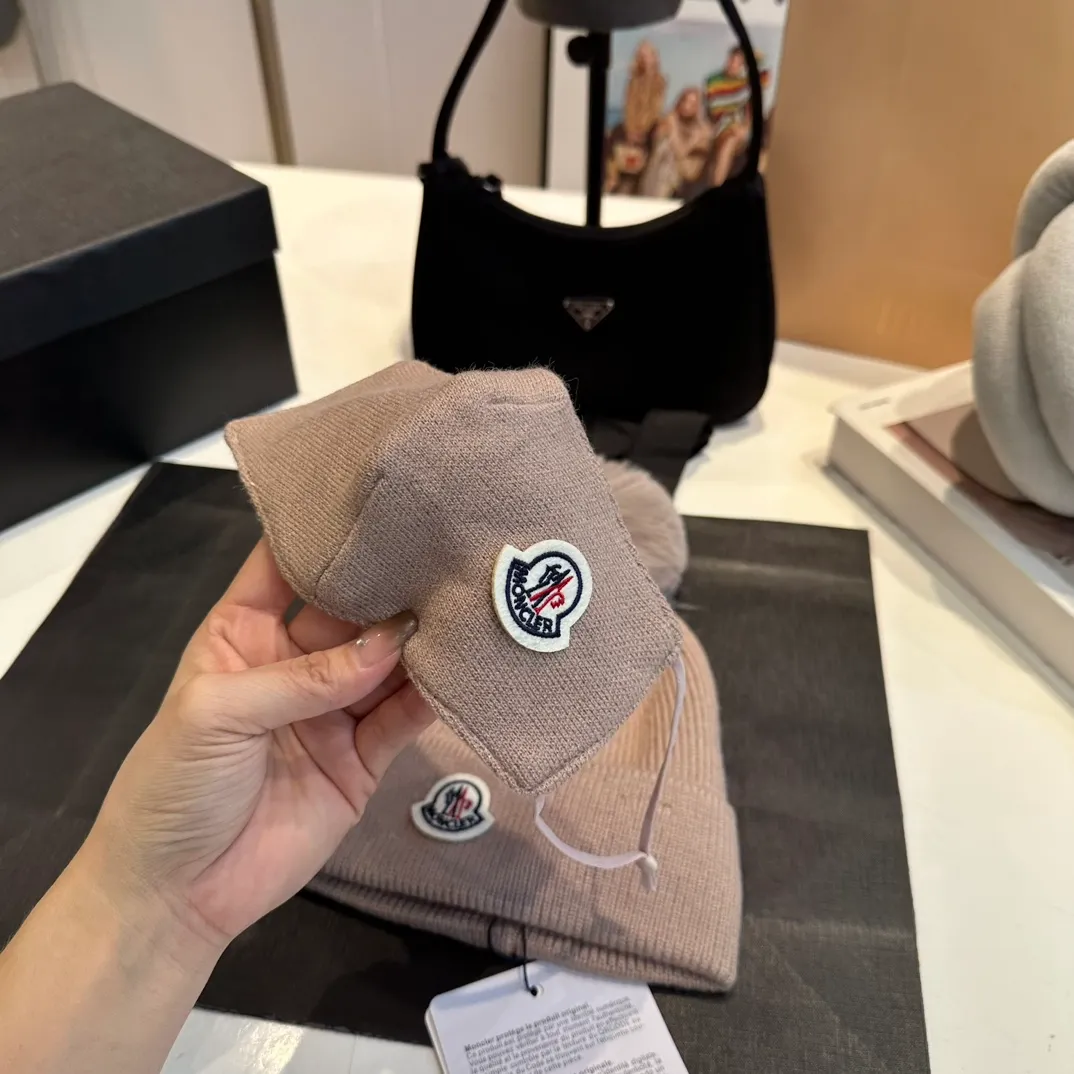 P80 Moncler muzzle hat + mask imitating cold set Autumn and winter women's wool woven warm knitted hat Cashmere soft and waxy texture, authentic quality enjoyment! Original label! High quality in stock!