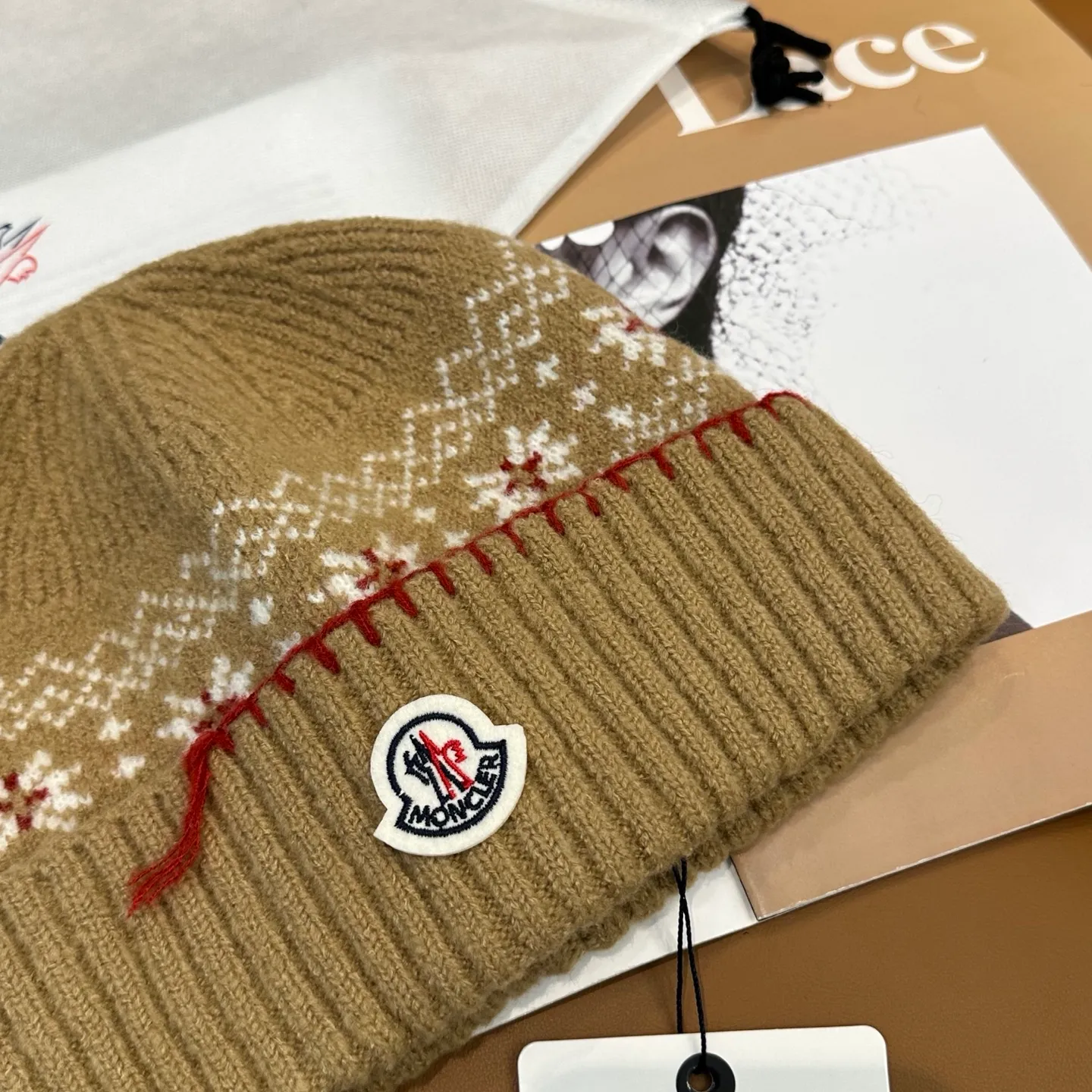 P70 MONCLER wool hat👍The quality is very soft and comfortable, warm and fashionable, simple and elegant, versatile!
