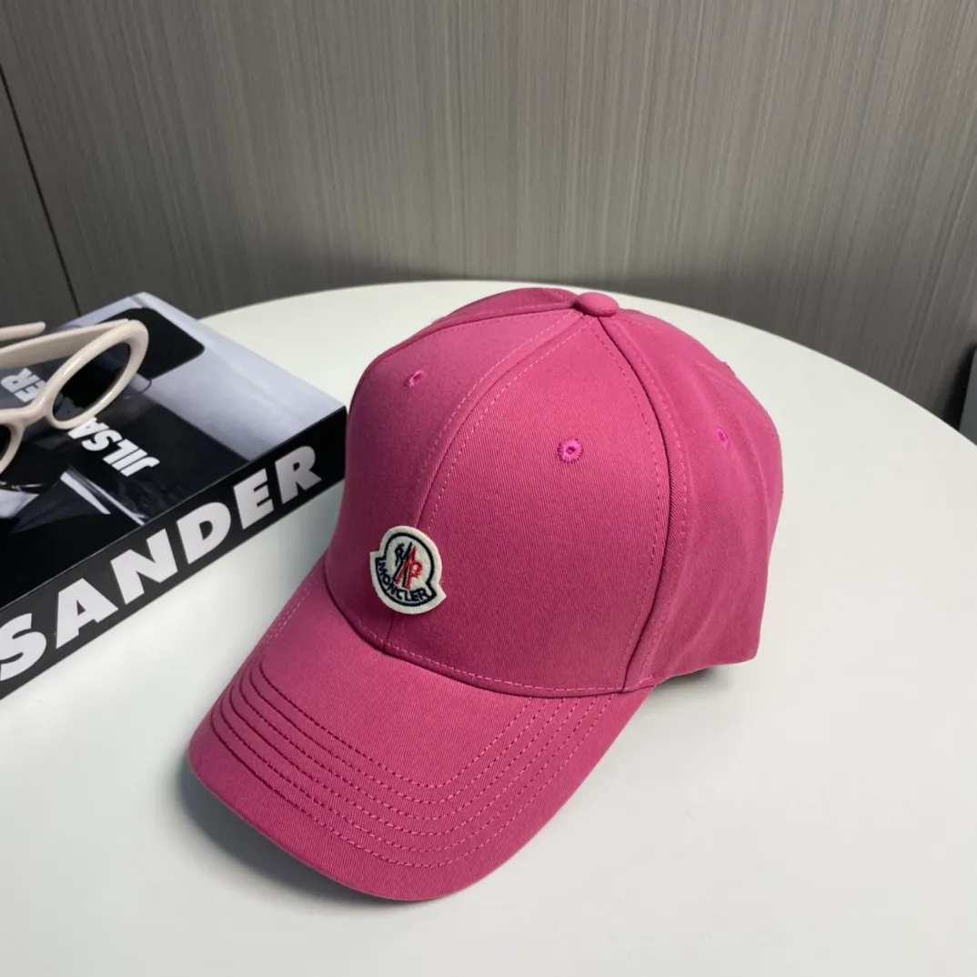 P56 MONCLER new baseball cap, a fashionable street item with a great style, a favorite among Internet celebrities and fashion bloggers! High quality, comfortable and breathable, concave shape looks good