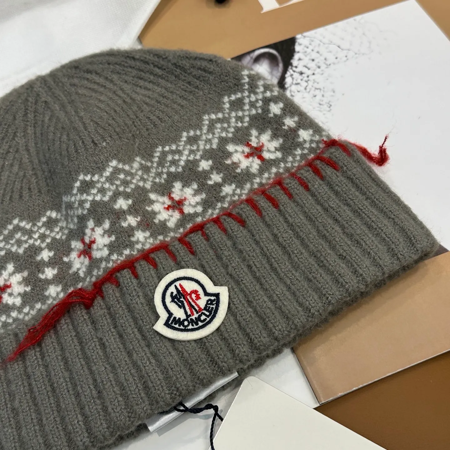 P70 MONCLER wool hat👍The quality is very soft and comfortable, warm and fashionable, simple and elegant, versatile!