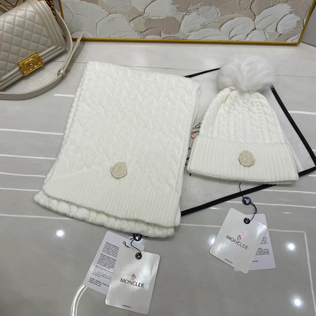 Moncler Mouth Covered Twist Cashmere Knitted Hat (Fox Fur Ball) + Scarf🧣