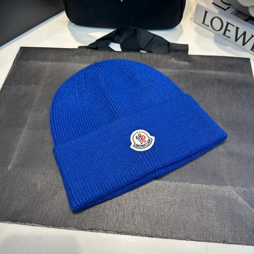 P130 Moncler autumn and winter counter style knitted beanie + scarf with classic pattern, warm and fashionable! Fashionable and popular 🌸First-class texture, pure wool