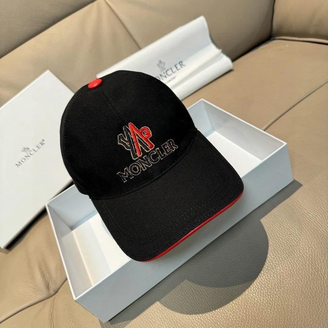 p90., Moncler's new original baseball cap, 1:1 mold opening at the counter, new three-dimensional embroidery, original canvas + first-layer cowhide, pure cotton lining, light and breathable! The quality is great, the basic head circumference is 56cm, and the patch is adjustable.