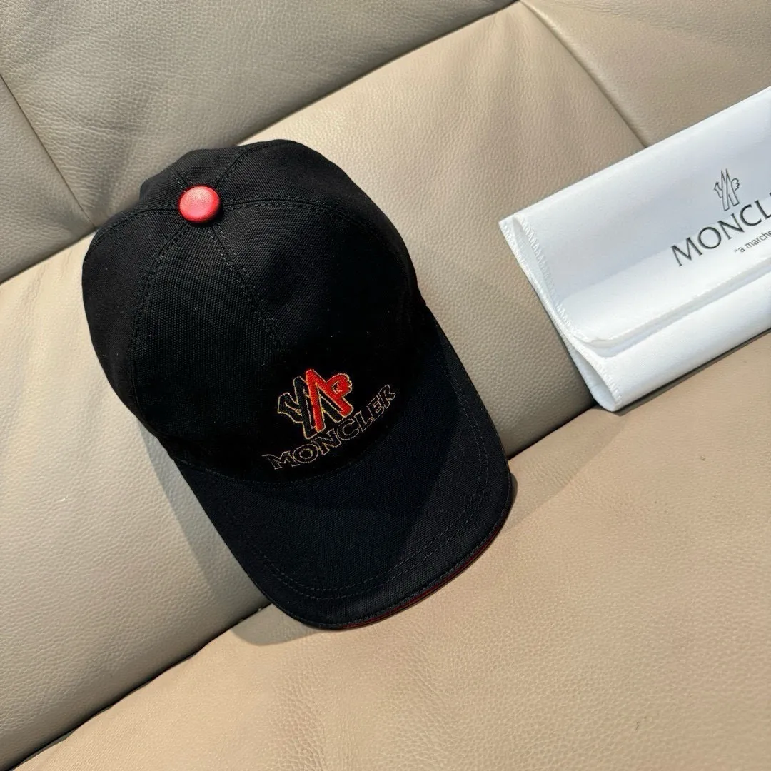 p90., Moncler's new original baseball cap, 1:1 mold opening at the counter, new three-dimensional embroidery, original canvas + first-layer cowhide, pure cotton lining, light and breathable! The quality is great, the basic head circumference is 56cm, and the patch is adjustable.