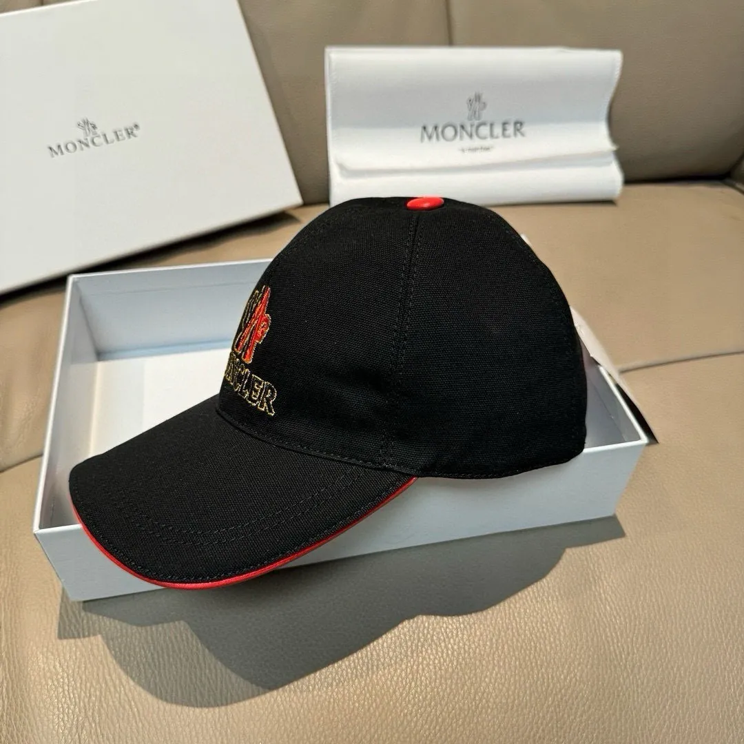 p90., Moncler's new original baseball cap, 1:1 mold opening at the counter, new three-dimensional embroidery, original canvas + first-layer cowhide, pure cotton lining, light and breathable! The quality is great, the basic head circumference is 56cm, and the patch is adjustable.