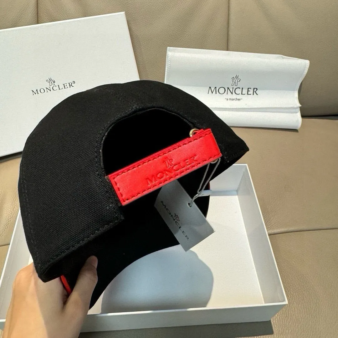 p90., Moncler's new original baseball cap, 1:1 mold opening at the counter, new three-dimensional embroidery, original canvas + first-layer cowhide, pure cotton lining, light and breathable! The quality is great, the basic head circumference is 56cm, and the patch is adjustable.