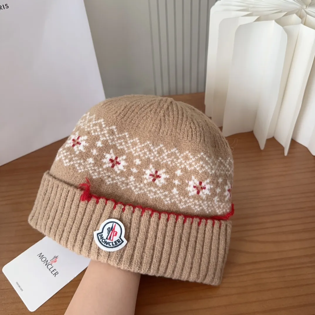 Moncler 25 autumn and winter wool knitted warm knitted hat has a soft and waxy texture like cashmere, authentic quality enjoyment!