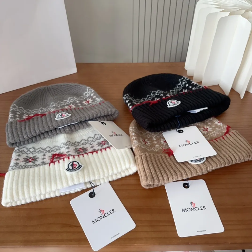 Moncler 25 autumn and winter wool knitted warm knitted hat has a soft and waxy texture like cashmere, authentic quality enjoyment!