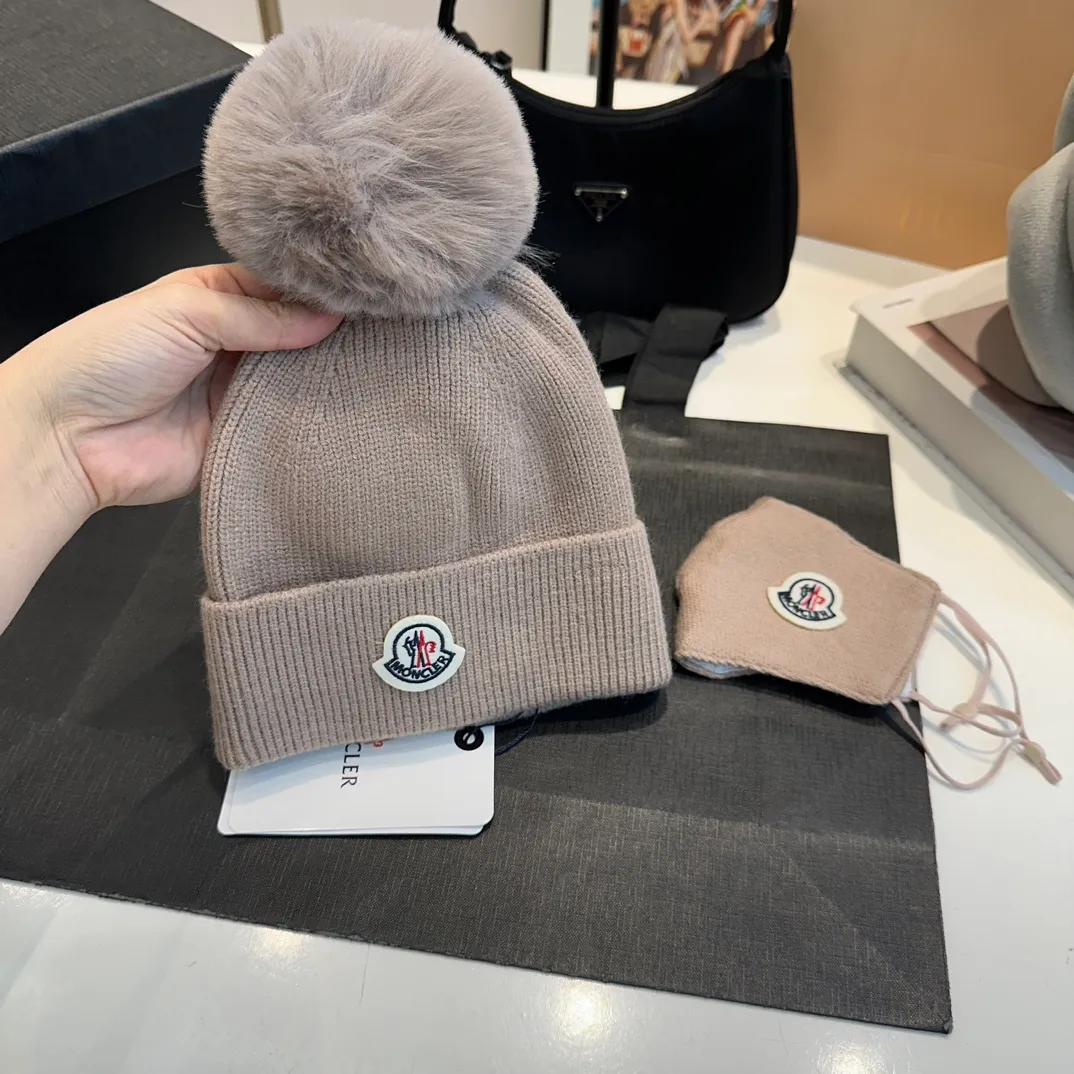 P80 Moncler muzzle hat + mask imitating cold set Autumn and winter women's wool woven warm knitted hat Cashmere soft and waxy texture, authentic quality enjoyment! Original label! High quality in stock!