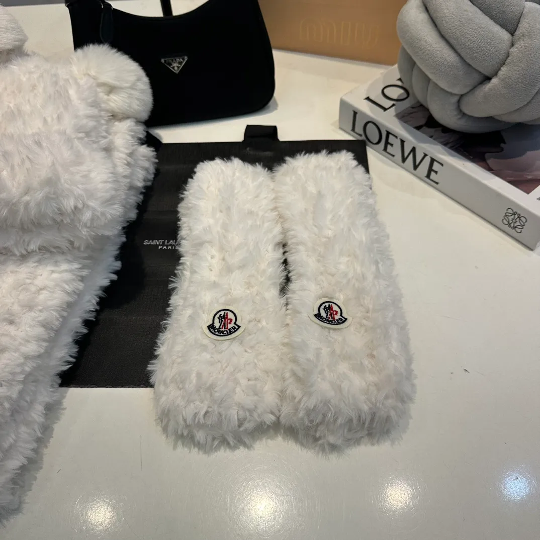 P160 Moncler muzzle hat, gloves, scarf, Angora rabbit fur knitted hat