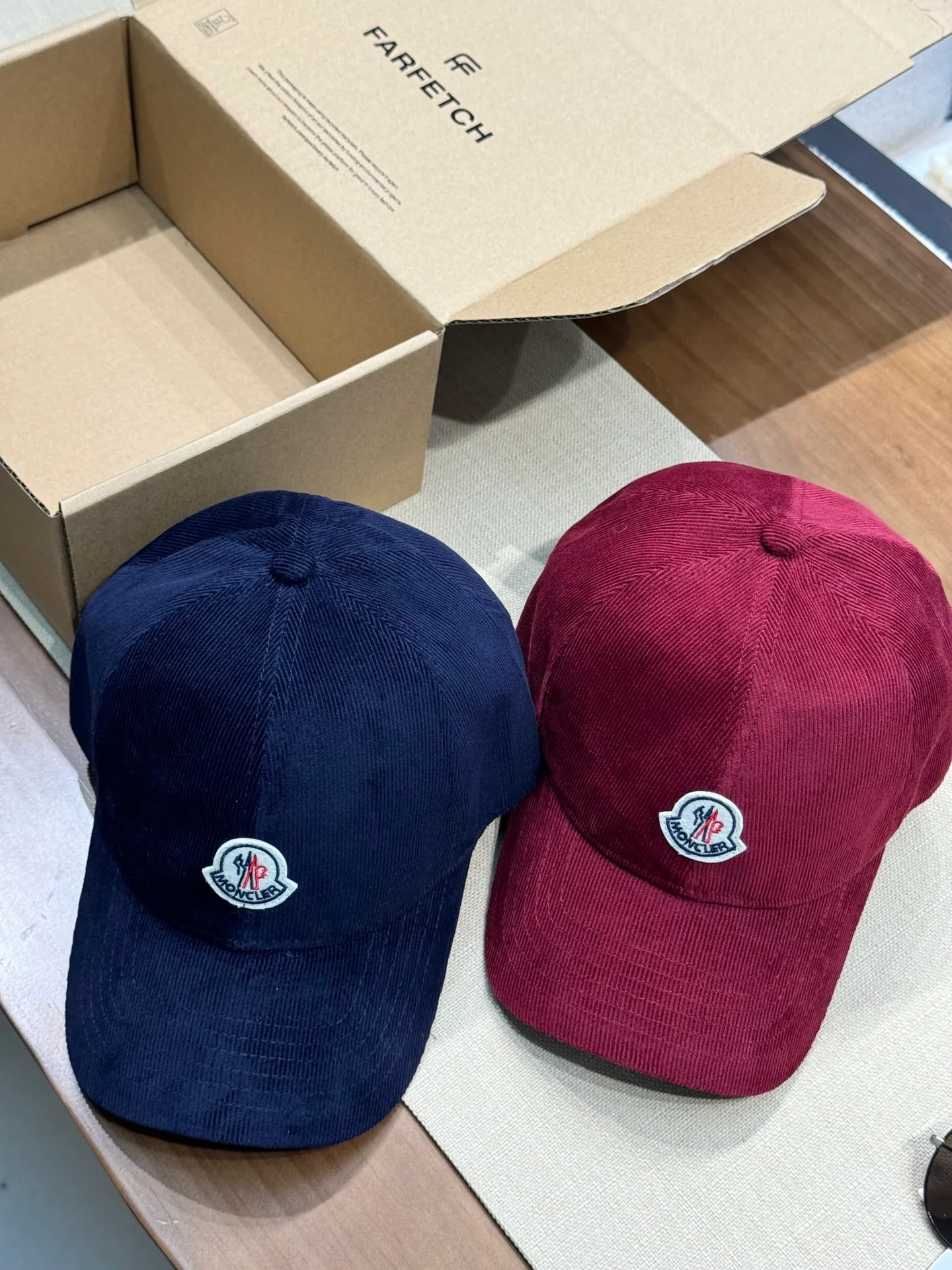 Moncler's new autumn and winter corduroy baseball cap, full of texture. This year's corduroy hat is really yyds ~