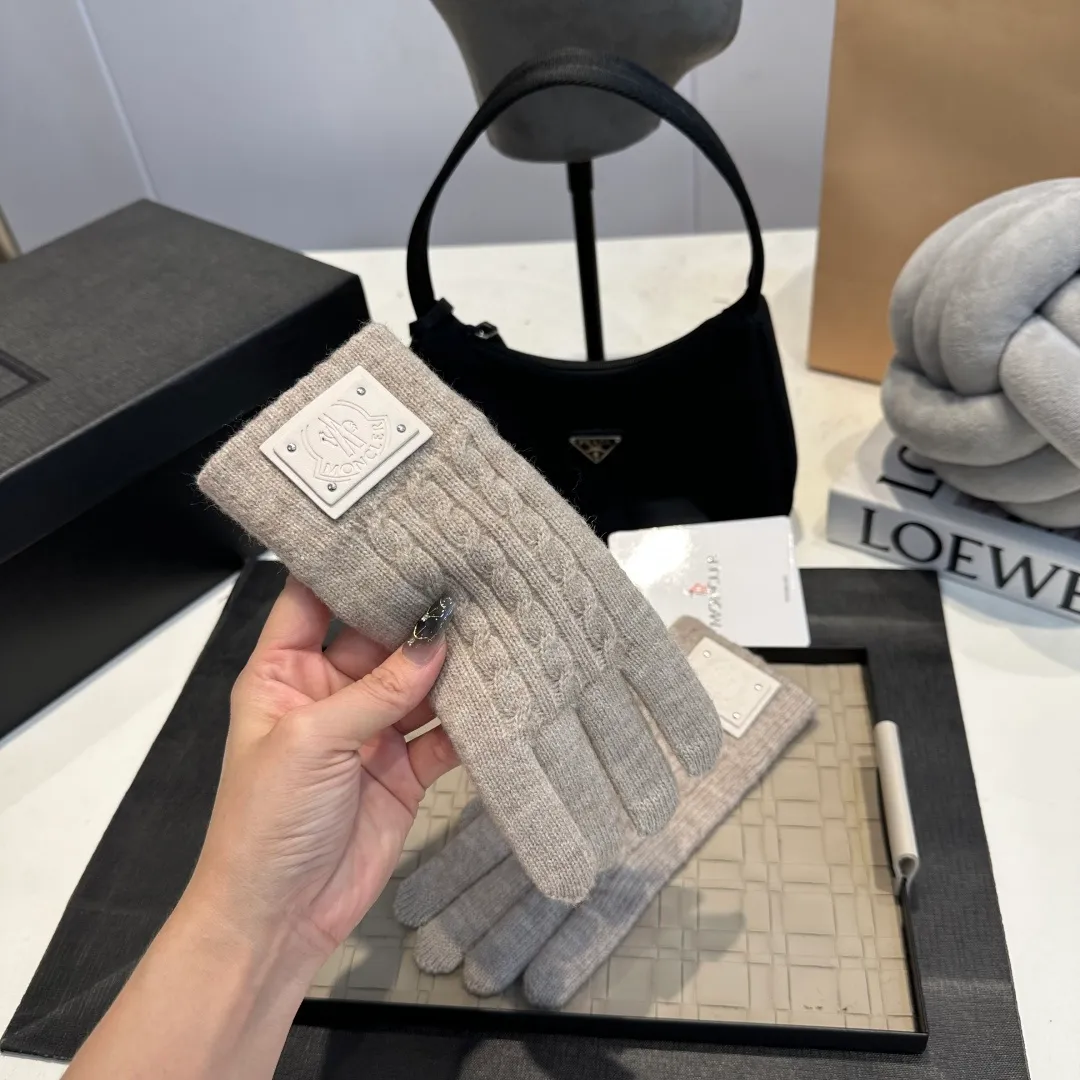 P50 Moncler Suede Gloves for Women with Mouth Mouth, Winter Velvet and Thickened Touch Screen Cycling Bike to Keep Cold and Warm