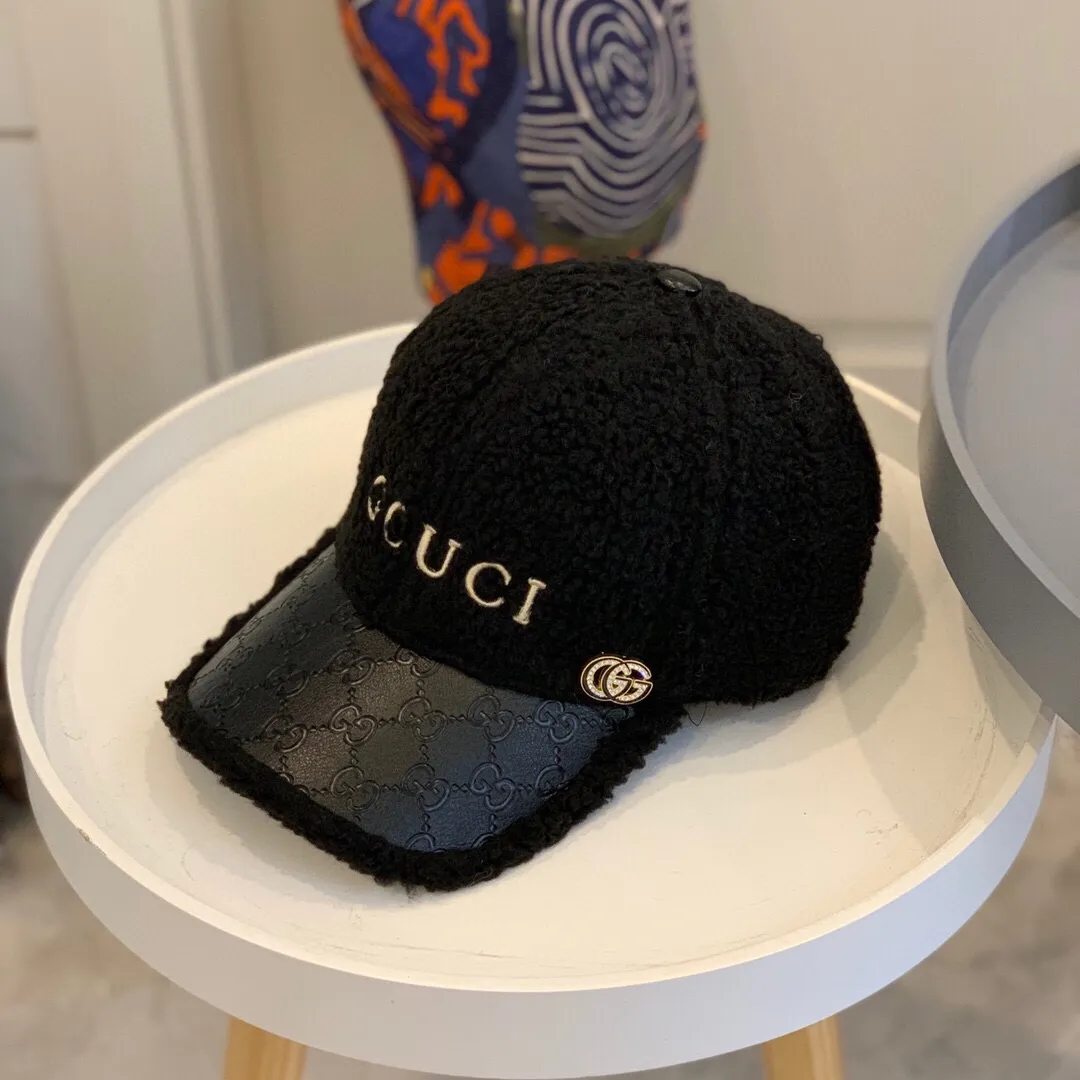 P90 Gucci autumn and winter baseball cap ♥ New baseball cap at the counter 🧢 The details and workmanship are very exquisite, and it is a trendy style for men and women.