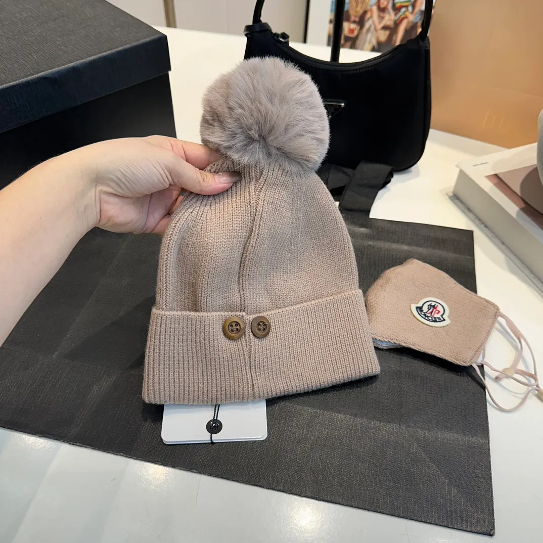 P80 Moncler muzzle hat + mask imitating cold set Autumn and winter women's wool woven warm knitted hat Cashmere soft and waxy texture, authentic quality enjoyment! Original label! High quality in stock!