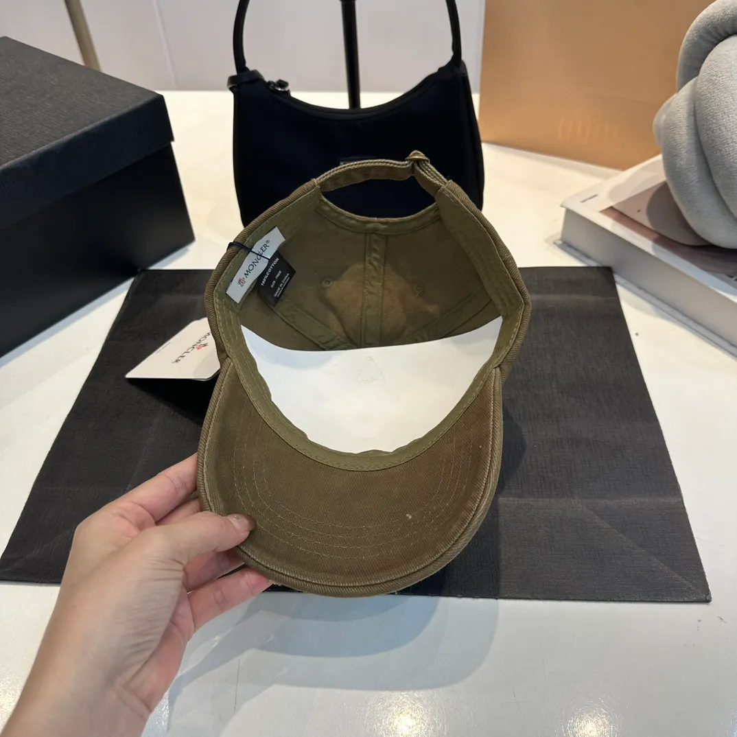 P60 MONCLER autumn and winter ripped baseball cap, suitable for young and fashionable people. It has a strong visual effect, good-looking and high-quality!