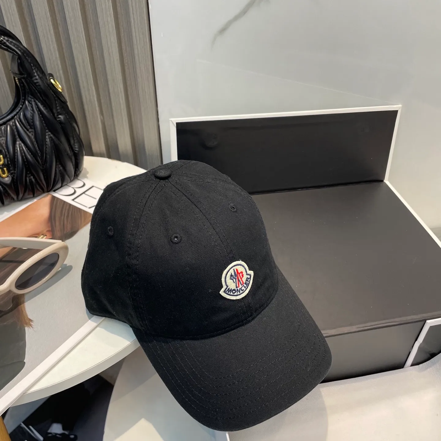 P50 MONCLER new baseball cap, a fashionable street item with a very good style, a favorite among Internet celebrities and fashion bloggers! High quality, comfortable and breathable, concave shape looks good