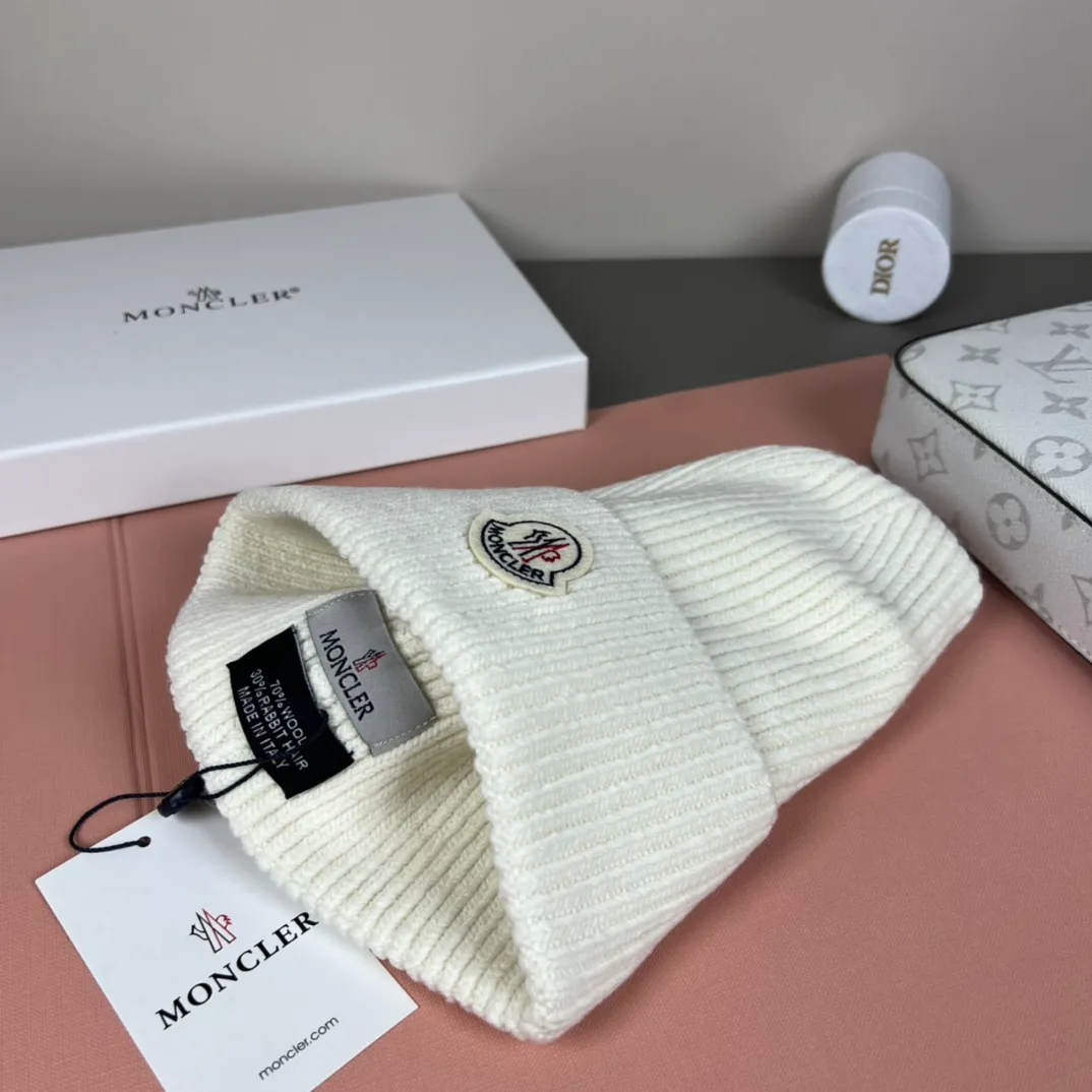 P50 comes with dust bag 🌺【MONCLER】Official website classic model, pay attention to the quality, the only one in the market that pays attention to quality details, 70% wool, 30% rabbit fur knitted hat! The same style for men and women, thicker and warmer, fashionable and popular 🌸First-class quality, the best brand for warmth in autumn and winter, order now, limited edition