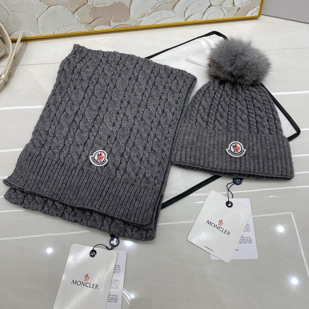 Moncler Mouth Covered Twist Cashmere Knitted Hat (Fox Fur Ball) + Scarf🧣