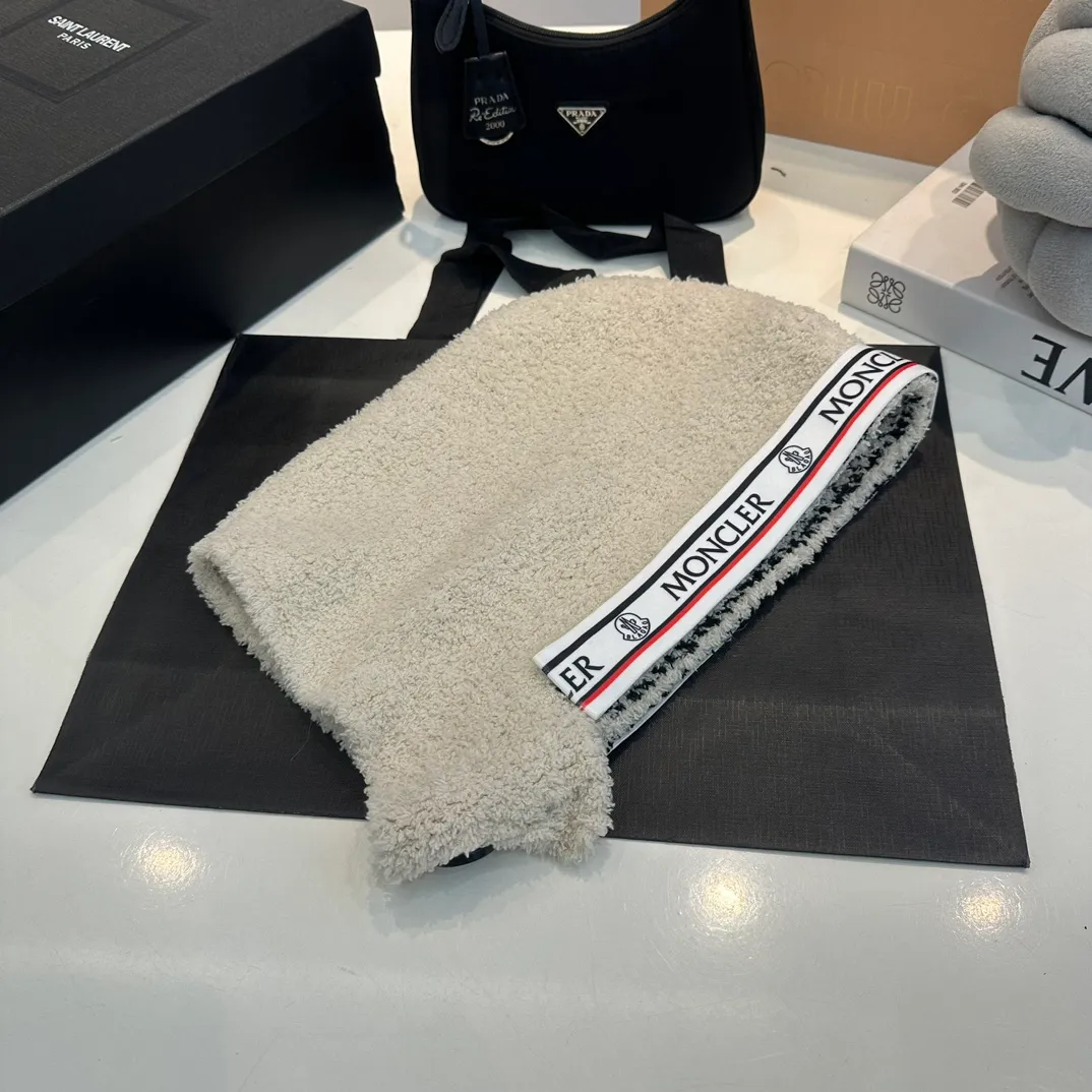 p80 Moncler Moncler 💥original replica. Very soft and skin-friendly, very elastic 💓 Textured and very versatile style ~ Warm cashmere woolen hat, one size fits all and elastic ~ Unisex, can be worn by any head size. Super quality, highly recommended