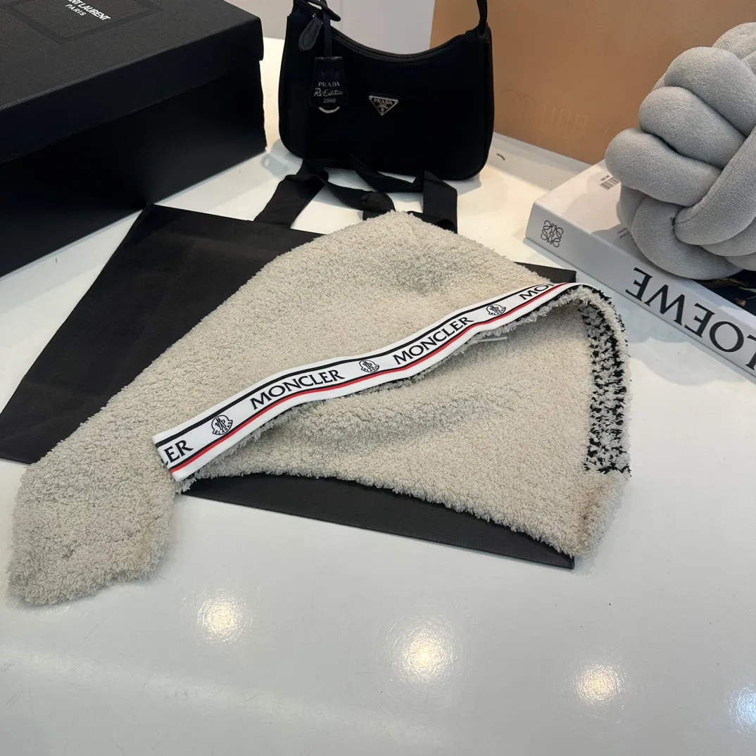 p80 Moncler Moncler 💥original replica. Very soft and skin-friendly, very elastic 💓 Textured and very versatile style ~ Warm cashmere woolen hat, one size fits all and elastic ~ Unisex, can be worn by any head size. Super quality, highly recommended