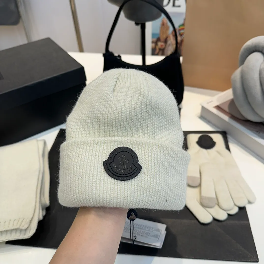 P110 Moncler wool knitted three-piece set, gloves + hat + scarf set ❄️ Wool knitted, super cute with cashmere scarf, a must-have for autumn and winter