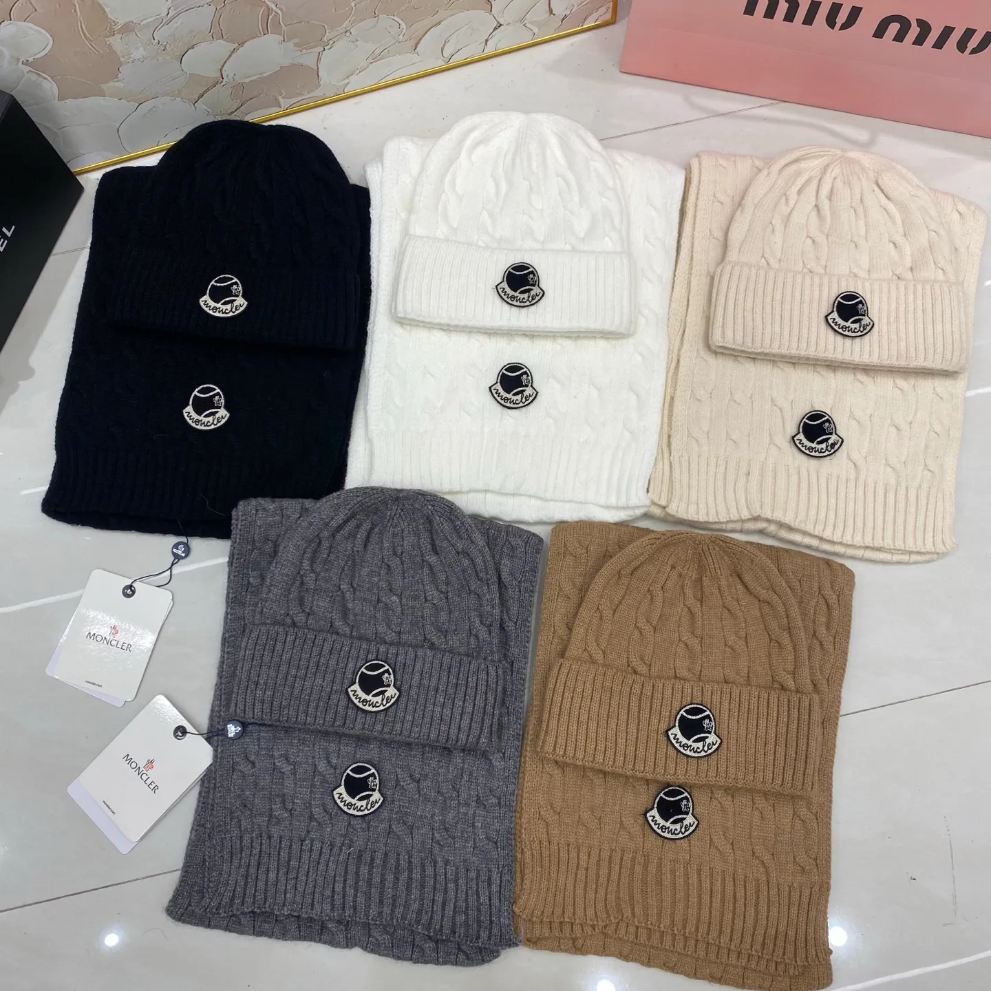 Moncler cashmere suit: scarf 🧣/cashmere knitted hat