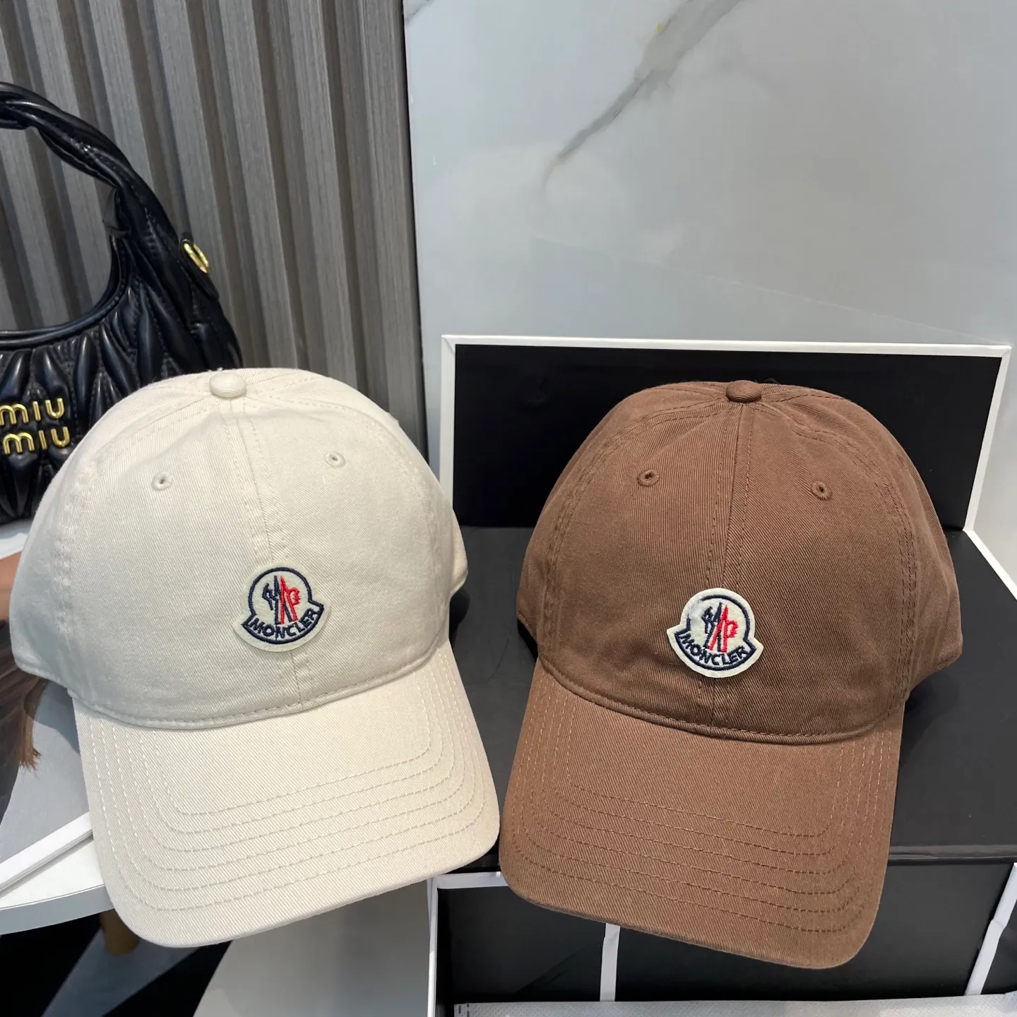 P50 MONCLER new baseball cap, a fashionable street item with a very good style, a favorite among Internet celebrities and fashion bloggers! High quality, comfortable and breathable, concave shape looks good