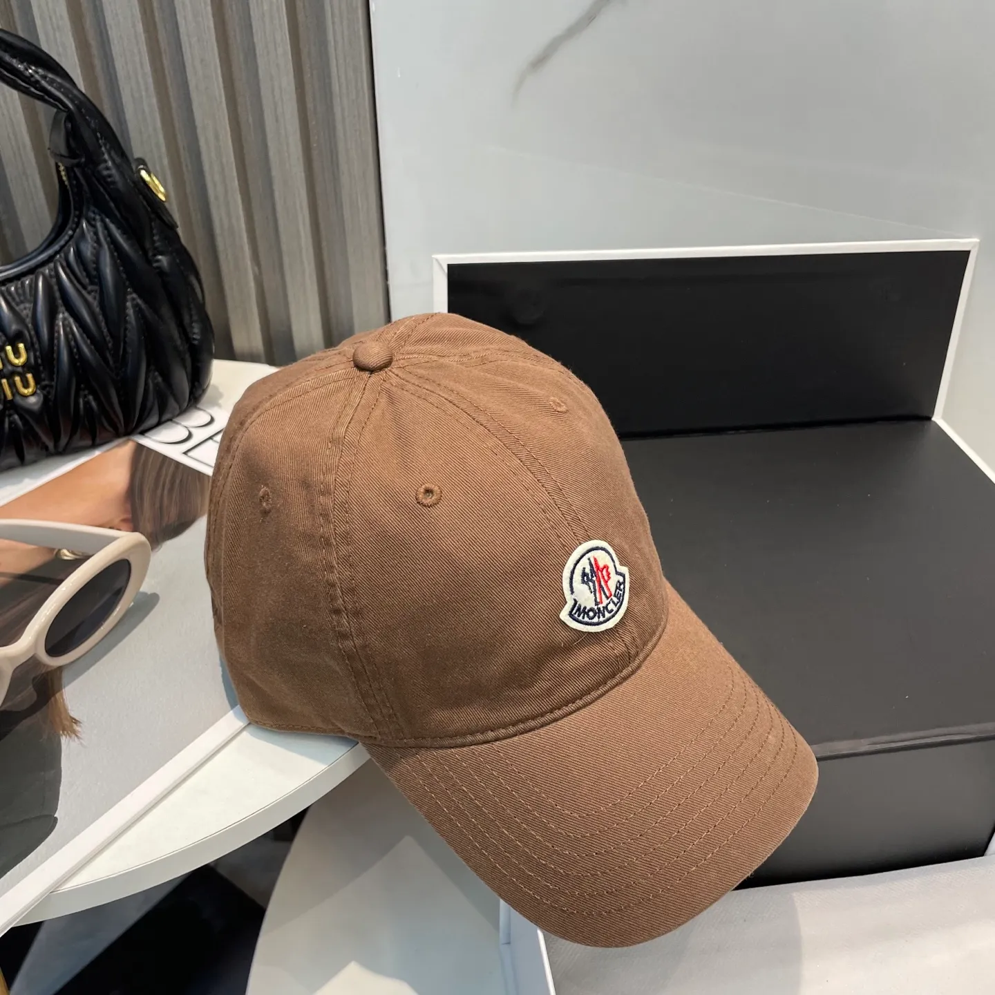 P50 MONCLER new baseball cap, a fashionable street item with a very good style, a favorite among Internet celebrities and fashion bloggers! High quality, comfortable and breathable, concave shape looks good