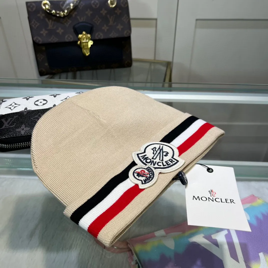 P50 comes with dust bag 🌺【MONCLER】Official website classic model, pay attention to the quality, the only one in the market that pays attention to quality details, 70% wool, 30% rabbit fur knitted hat! The same style for men and women, thicker and warmer, fashionable and popular 🌸First-class quality, the best brand for warmth in autumn and winter, order now, limited edition