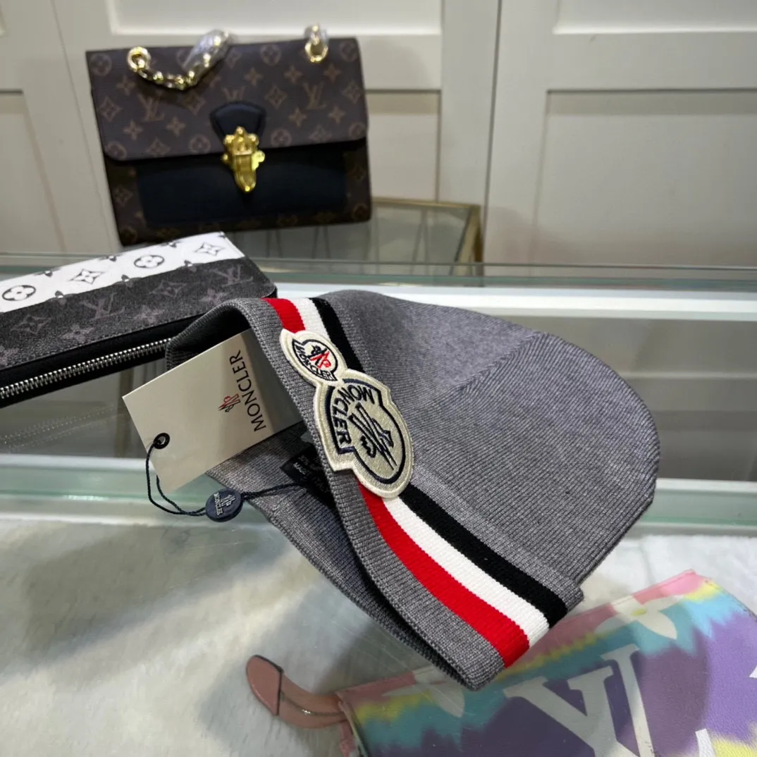 P50 comes with dust bag 🌺【MONCLER】Official website classic model, pay attention to the quality, the only one in the market that pays attention to quality details, 70% wool, 30% rabbit fur knitted hat! The same style for men and women, thicker and warmer, fashionable and popular 🌸First-class quality, the best brand for warmth in autumn and winter, order now, limited edition