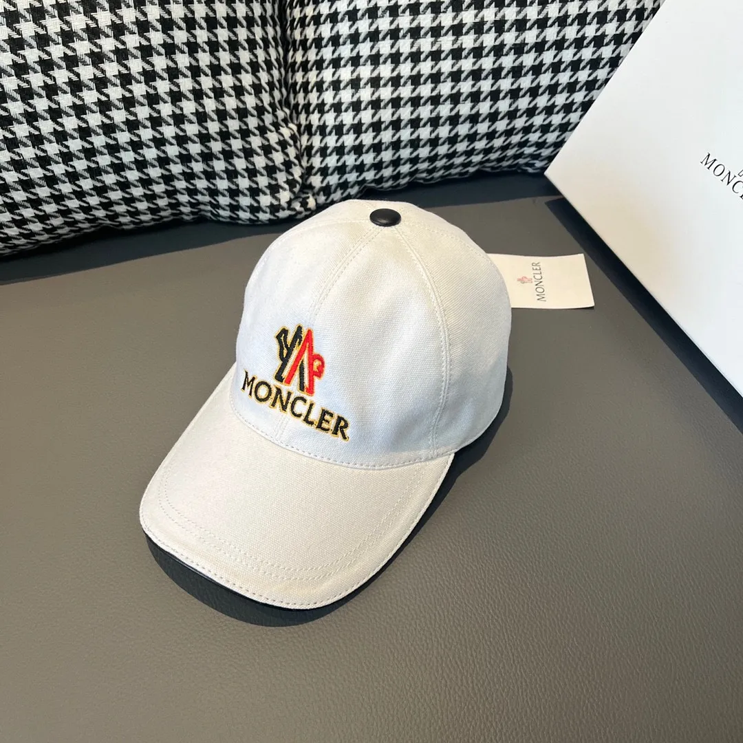 Batch 90, Moncler's new original baseball cap for the muzzle, 1:1 mold opening and customization at the counter, new three-dimensional embroidery, original canvas + first-layer cowhide, pure cotton lining, light and breathable! The quality is great, the basic head circumference is 56cm, and the patch is adjustable.