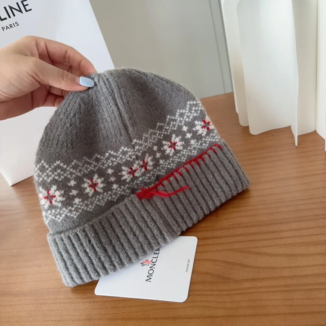 Moncler Mouth 25 Autumn and Winter Wool Woven Warm Knitted Hat Cashmere Soft and Waxy Texture