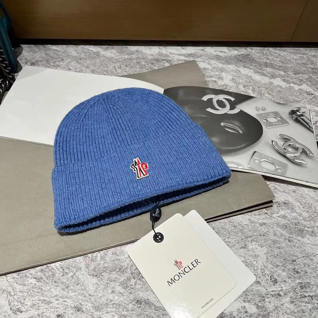 Moncler muzzle knitted hat