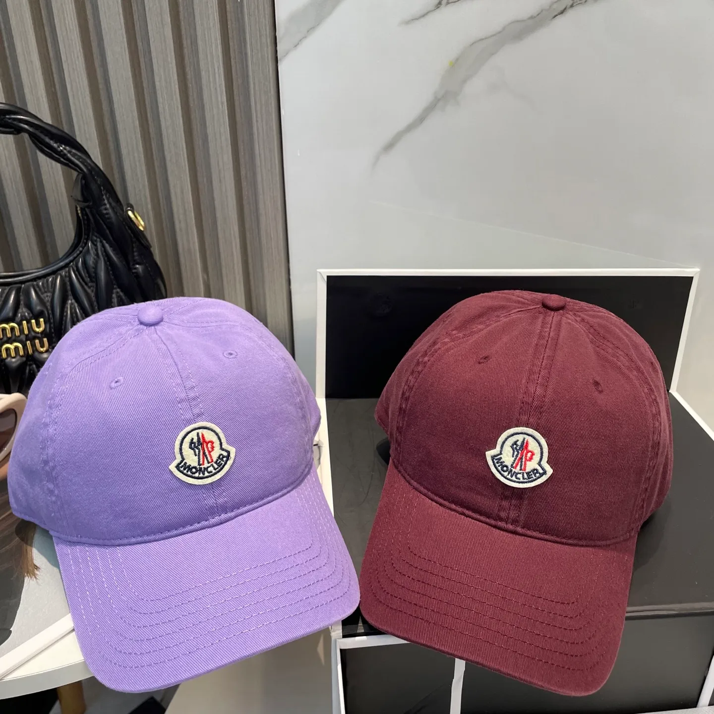 P50 MONCLER new baseball cap, a fashionable street item with a very good style, a favorite among Internet celebrities and fashion bloggers! High quality, comfortable and breathable, concave shape looks good
