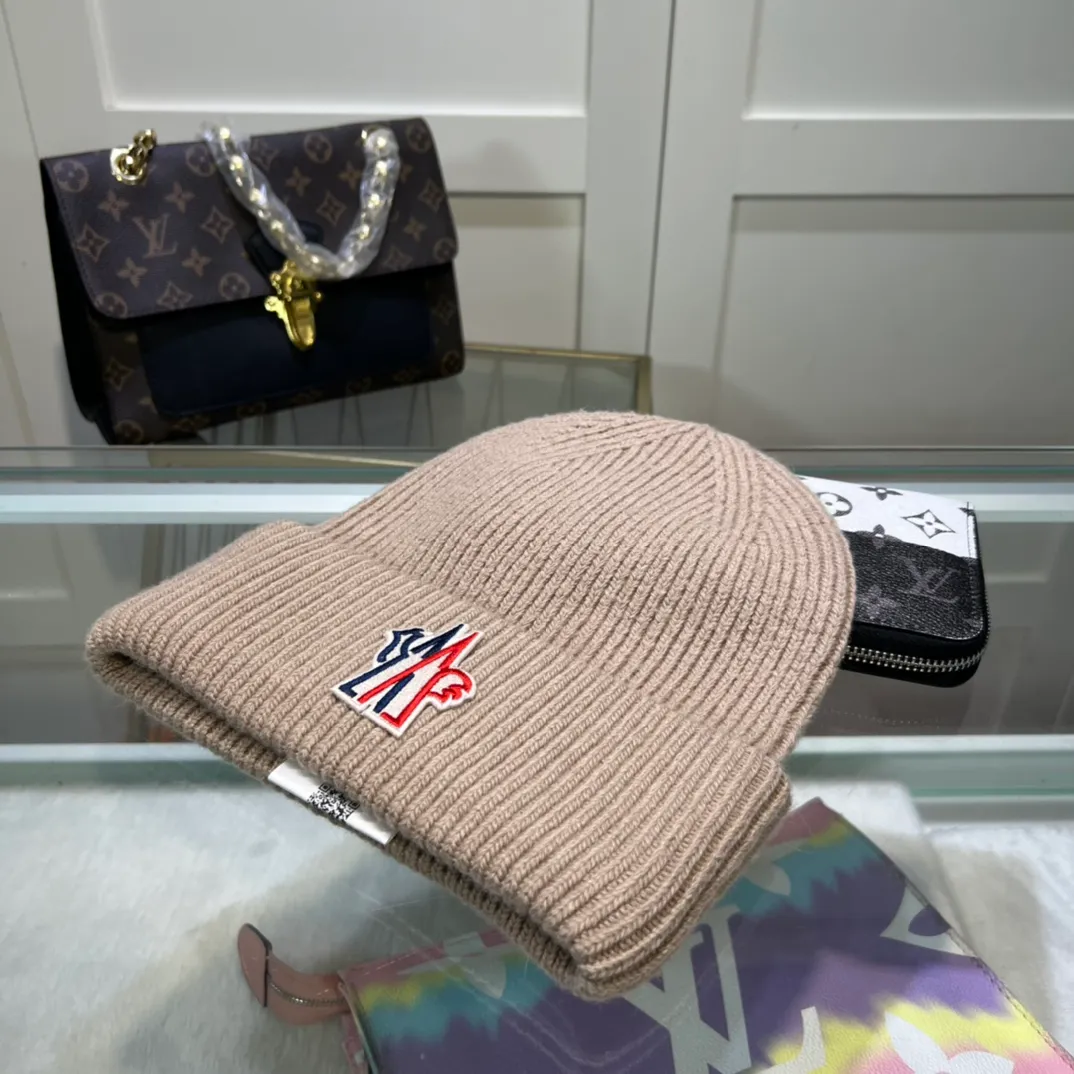 New P70 ꫛꫀꪝ ❥——❤ MONCLER Mouth Mouth 🎩 Knitted Beanie, comes with a QR code, good quality, high-end, super soft! Super hot💖The texture is great and it’s great to match when out on the street! Fashion trends! A must-have item for autumn and winter, the same style for men and women is available now! High-end workmanship! Extraordinary quality, please see actual photos for details