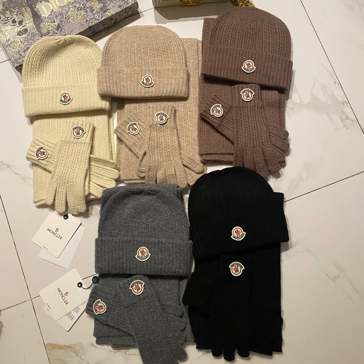 Moncler Mouth Mouth Suit Cashmere Knitted Hat + Scarf + Gloves (Nuonuoji feel, super comfortable, does not irritate the skin✅)