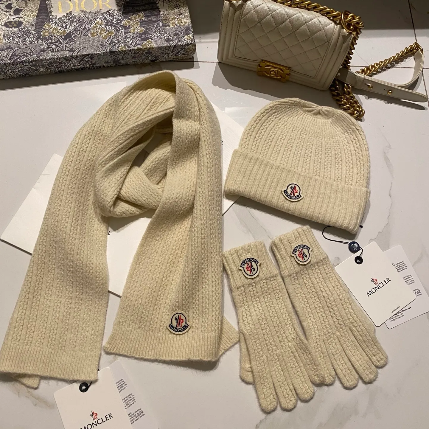 Moncler Mouth Mouth Suit Cashmere Knitted Hat + Scarf + Gloves (Nuonuoji feel, super comfortable, does not irritate the skin✅)