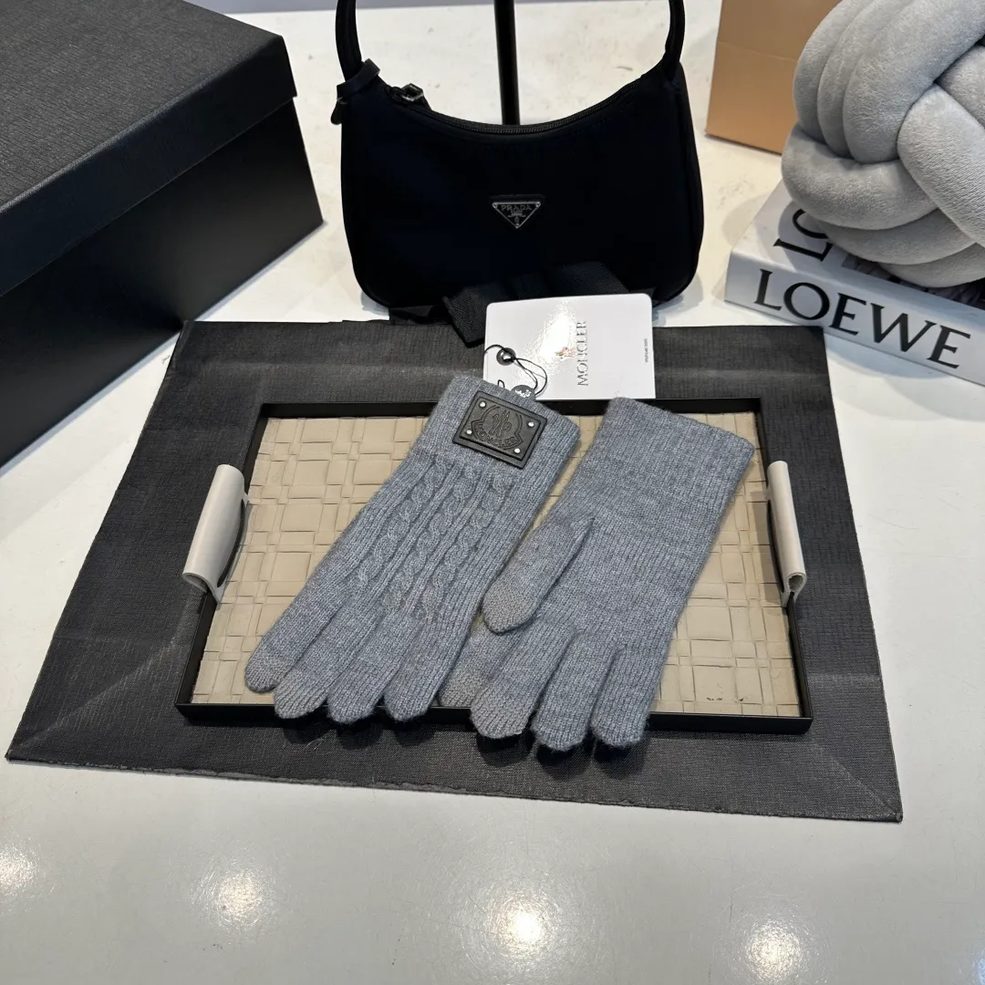 P50 Moncler Suede Gloves for Women with Mouth Mouth, Winter Velvet and Thickened Touch Screen Cycling Bike to Keep Cold and Warm