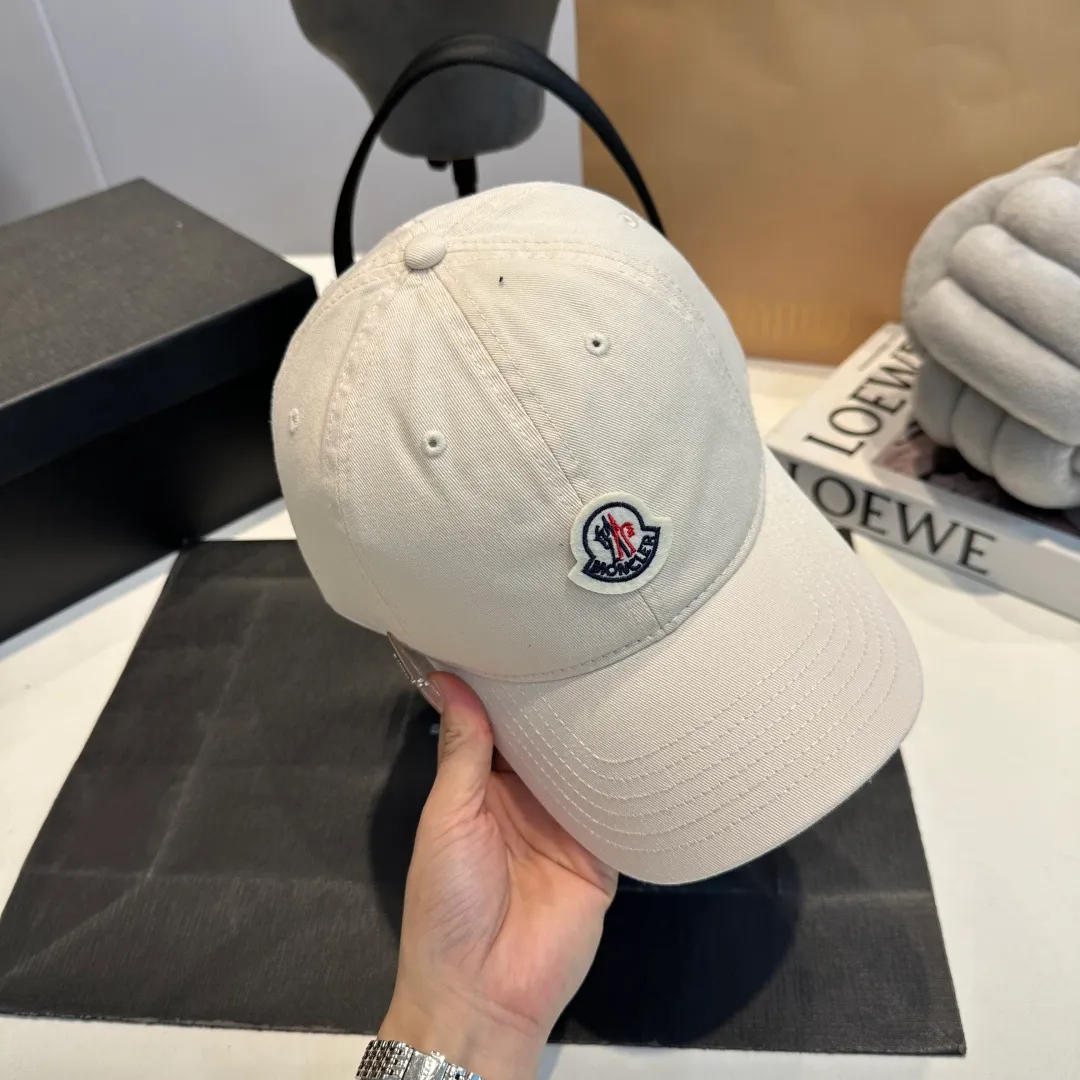 P56 MONCLER new baseball cap, a fashionable street item with a great style, a favorite among Internet celebrities and fashion bloggers! High quality, comfortable and breathable, concave shape looks good