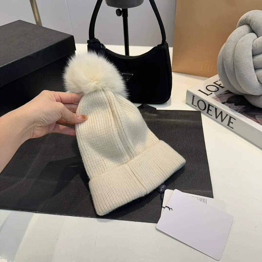 P70 MONCLER2024 new knitted wool ear protection warm hat, order now