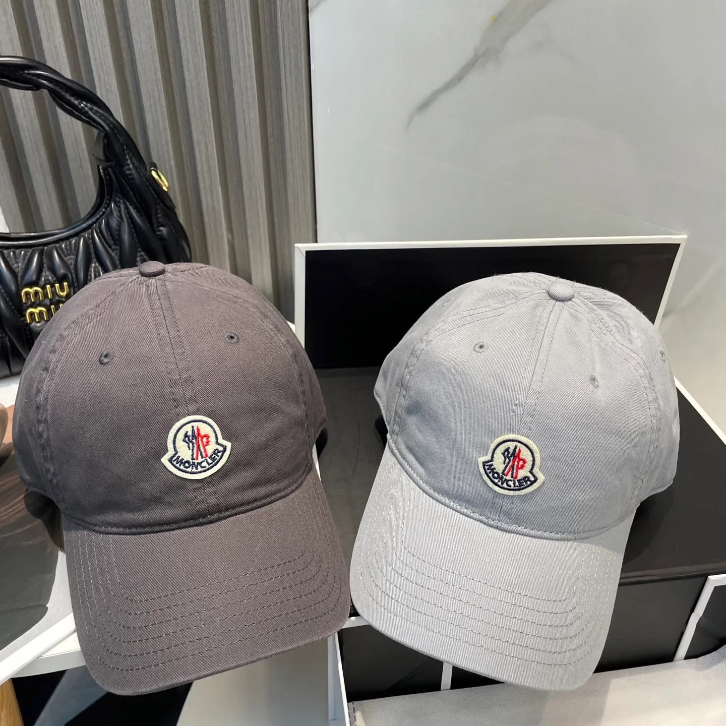 P50 MONCLER new baseball cap, a fashionable street item with a very good style, a favorite among Internet celebrities and fashion bloggers! High quality, comfortable and breathable, concave shape looks good