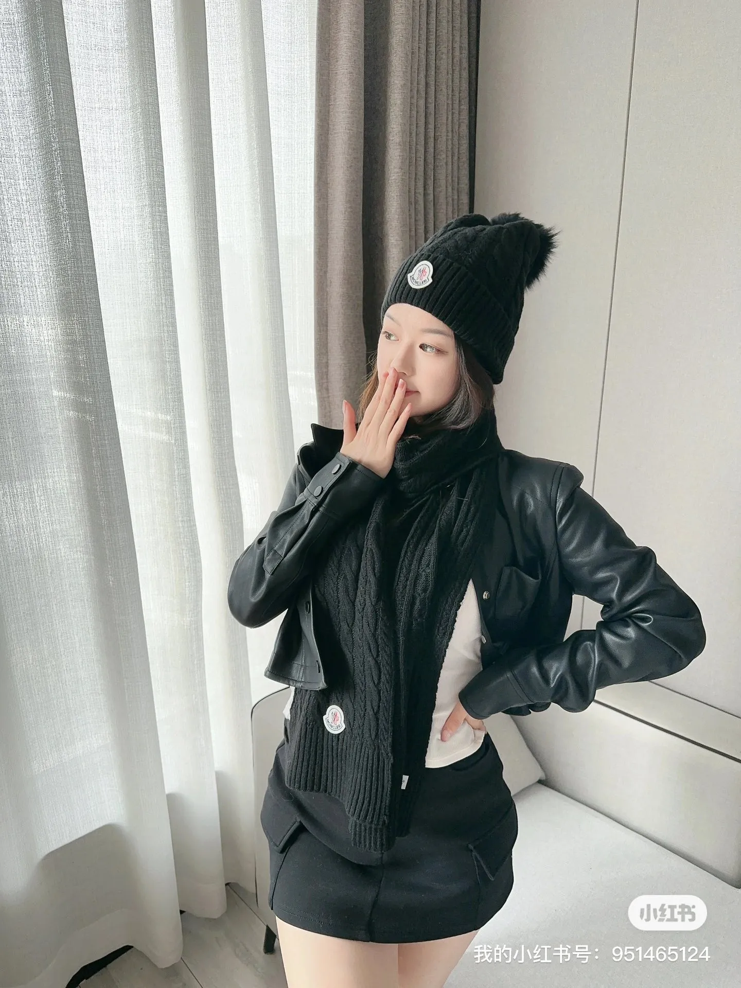 P170 MONCLER classic suit hat! Hat ➕Scarf! Cashmere and Rabbit Velvet Quality! It's warm and super comfortable~A great tool for young ladies to reduce their age in winter~This winter, all you need is a set of hats~It's warm and fashionable! Unisex model! Can be made as a couple model! Complete range of anti-counterfeiting labels and elevators! Many styles, welcome to choose!!