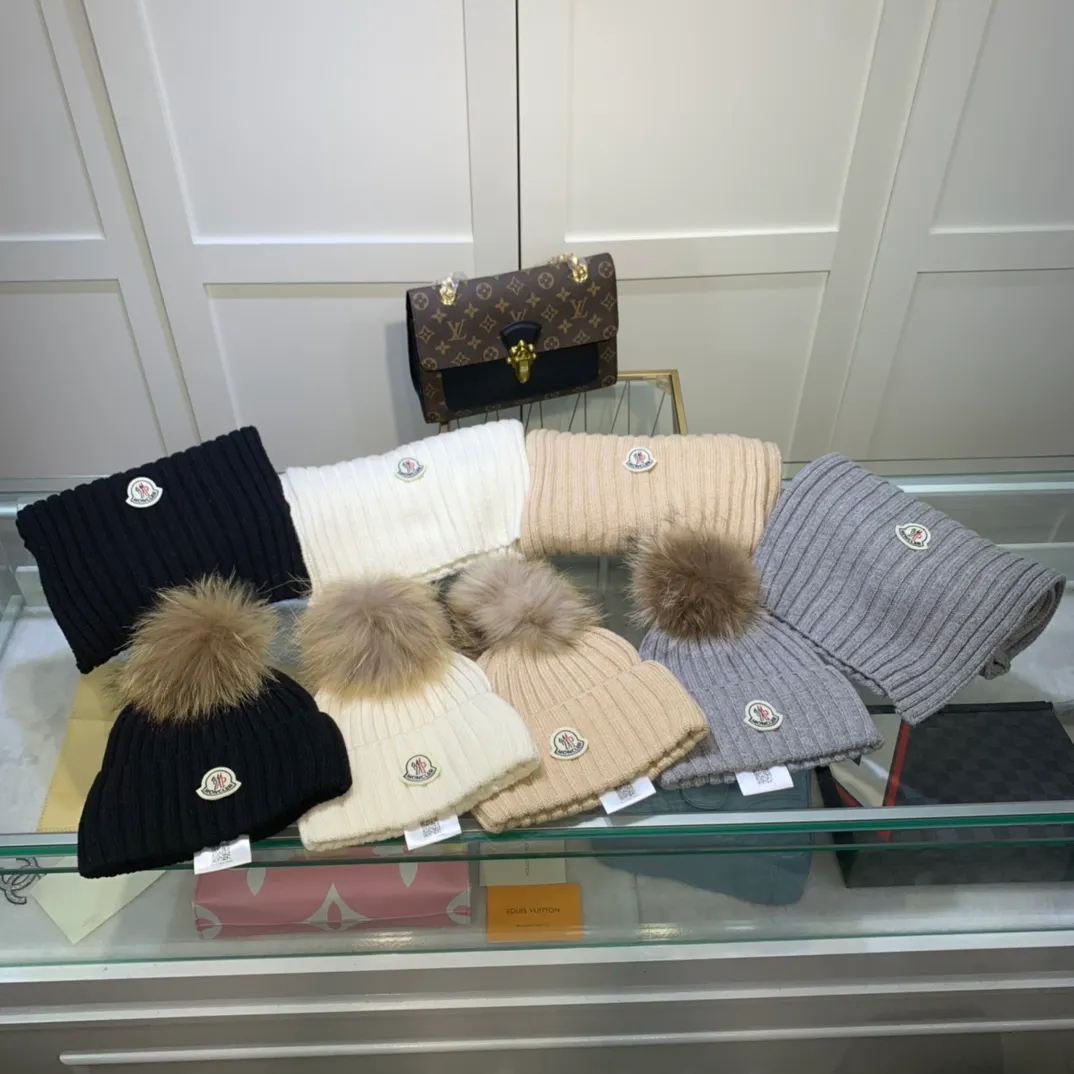 P240 [Wool suit hat] MONCLER classic suit hat! Hat ➕Scarf! It's warm and super comfortable~A great tool for young ladies to reduce their age in winter~This winter, all you need is a set of hats~It's warm and fashionable! Unisex model! Can be made as a couple model! Complete range of anti-counterfeiting labels and elevators! Many styles, welcome to choose!!