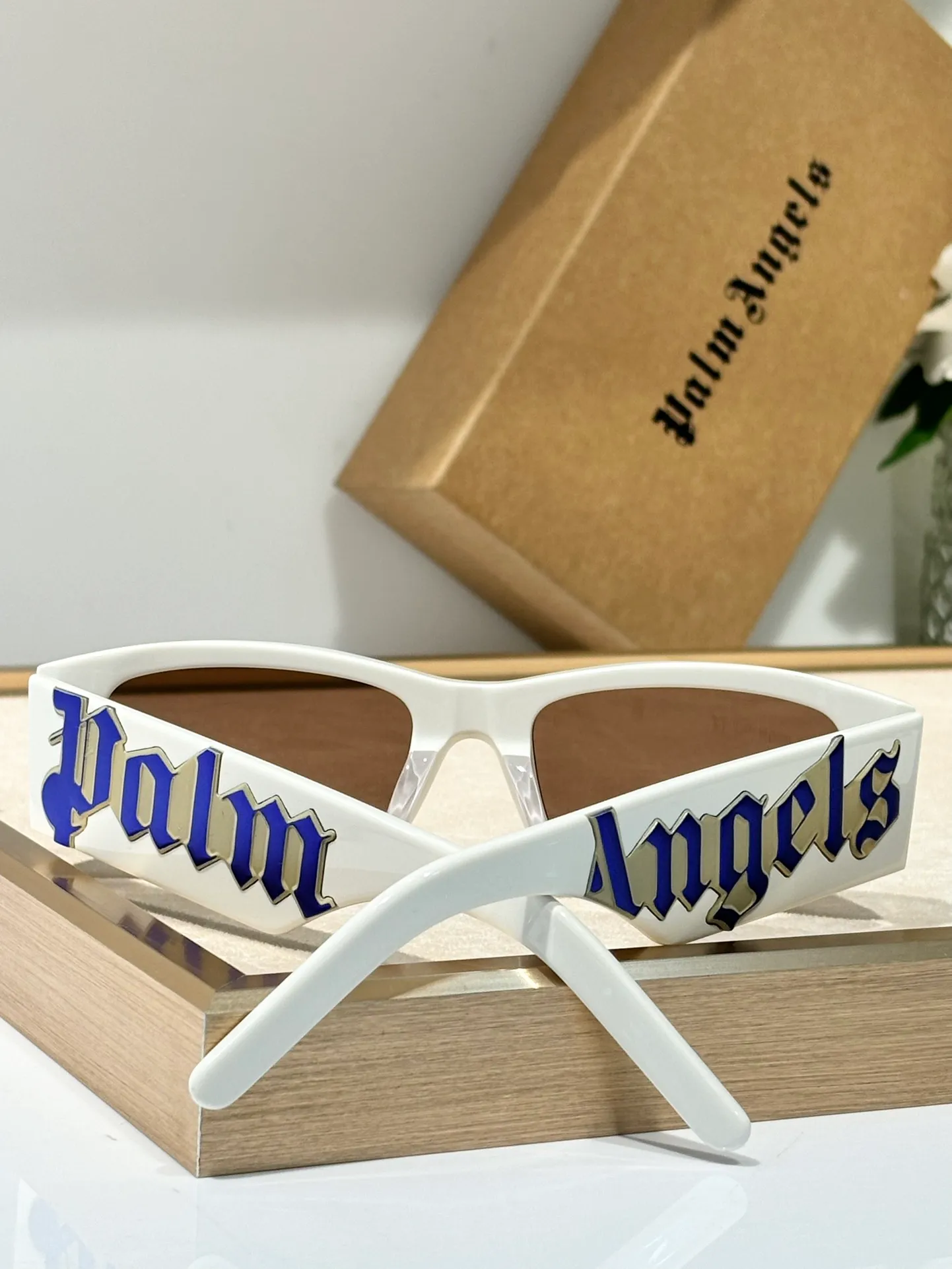 🉐️320 New color New color Founded by the art director of Palm Angels MONCLER, the perfect combination of American culture and Italian craftsmanship PALM ANGELS Mod:PER1001 Size:51-19-145