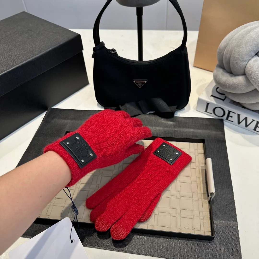 P50 Moncler Suede Gloves for Women with Mouth Mouth, Winter Velvet and Thickened Touch Screen Cycling Bike to Keep Cold and Warm