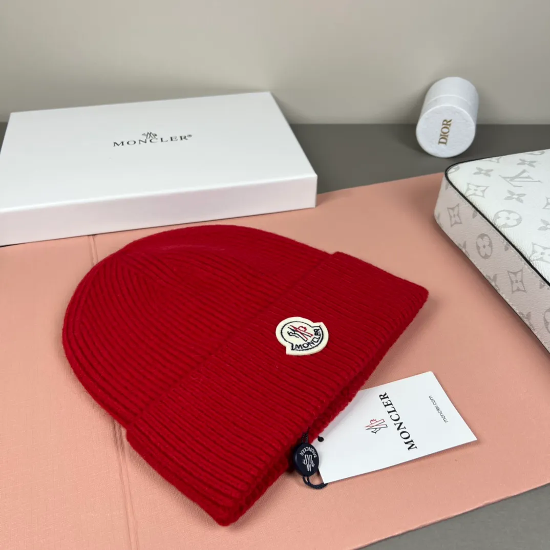 P50 comes with dust bag 🌺【MONCLER】Official website classic model, pay attention to the quality, the only one in the market that pays attention to quality details, 70% wool, 30% rabbit fur knitted hat! The same style for men and women, thicker and warmer, fashionable and popular 🌸First-class quality, the best brand for warmth in autumn and winter, order now, limited edition